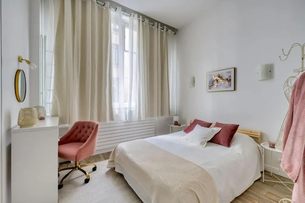 Luxe Parisien Au Coeur Du Marais Apartment